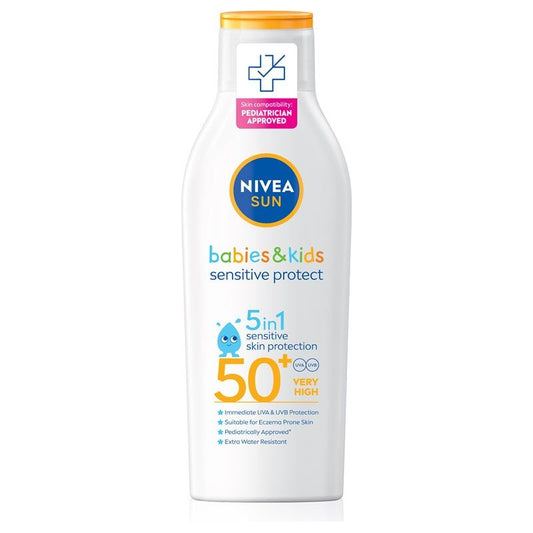 NIVEA Sun Babies & Kids Sonnencreme, Lichtschutzfaktor 50+, in gelber Tube mit blauem Verschluss. Bietet UVA-/UVB-Schutz, speziell für empfindliche Baby- und Kinderhaut, wasserfest.